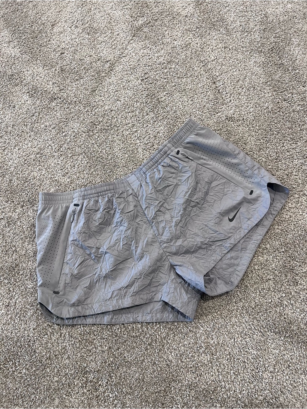 Nike Dri Fit 2.5” Luxe Women Running Shorts Textured Crinkled Grey Small 589083,